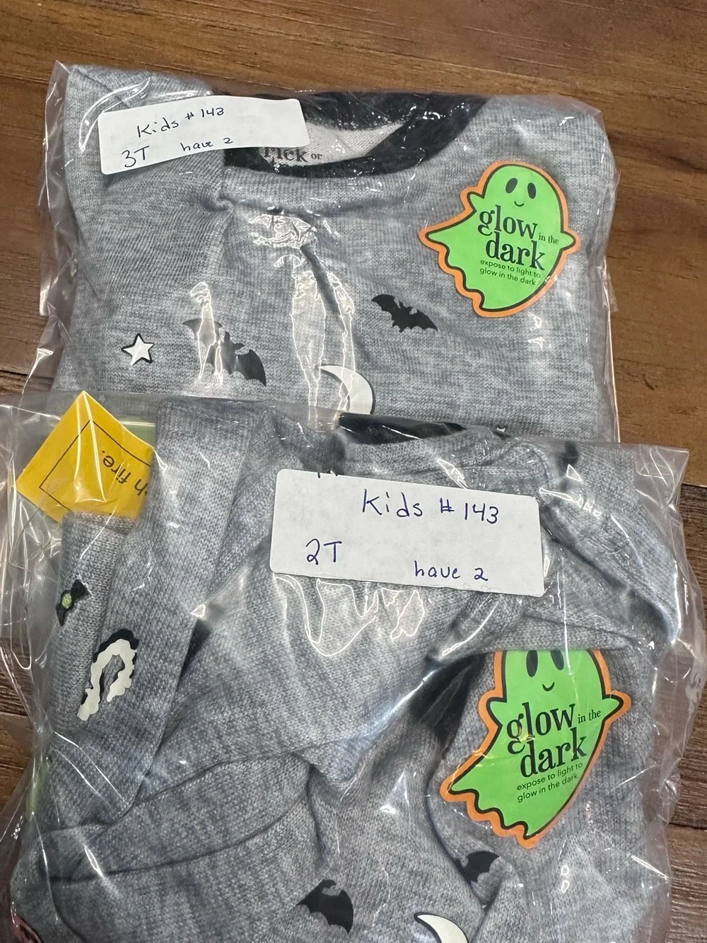 NWT Trick or Treat Sleep Glow in the Dark Spookysaurus Dinosaur Pajama Set Gray